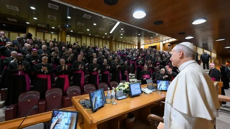 El Papa: «La Iglesia debe dar esperanza ante un mundo inquietante»